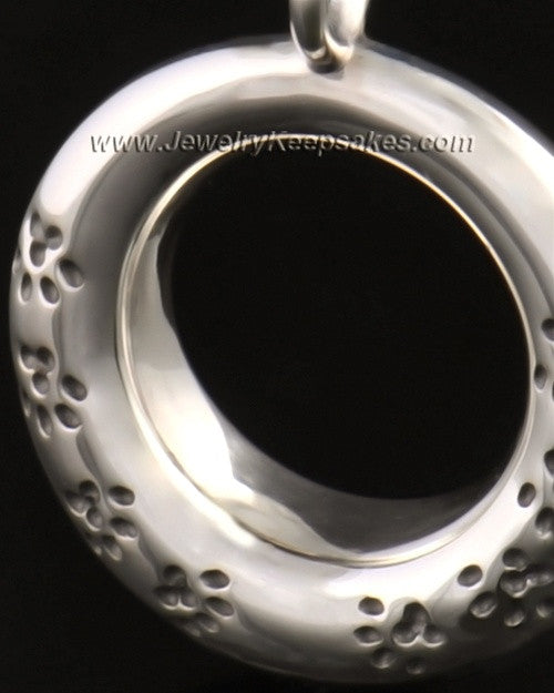 14k White Gold Playful Round Pendant