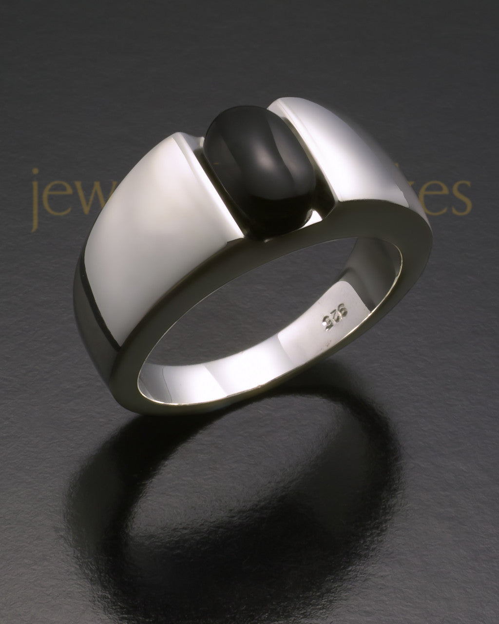 Ladies White Gold Beguiling Black Onyx Ash Ring
